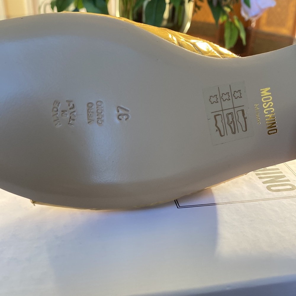 ✨ NWT Moschino Gold Croc Embossed M Logo Slide Sandals EU 37 🇮🇹 - Picture 10 of 16